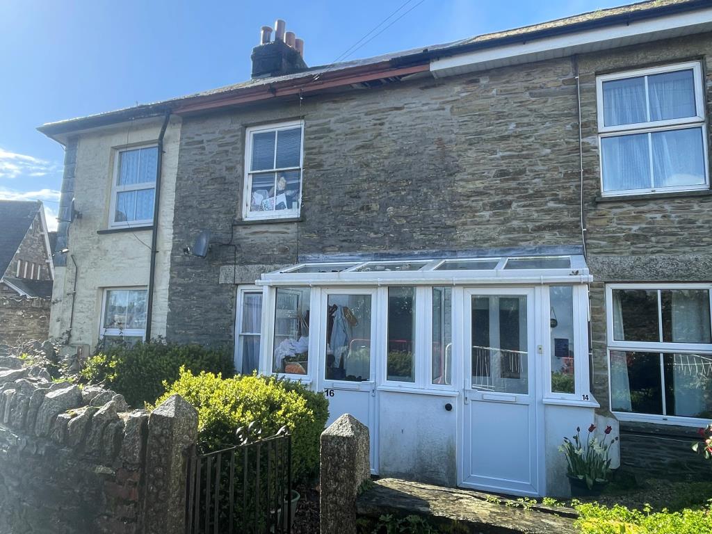 Lot: 131 - FREEHOLD COTTAGE FOR IMPROVEMENT - Front fa?ade of property